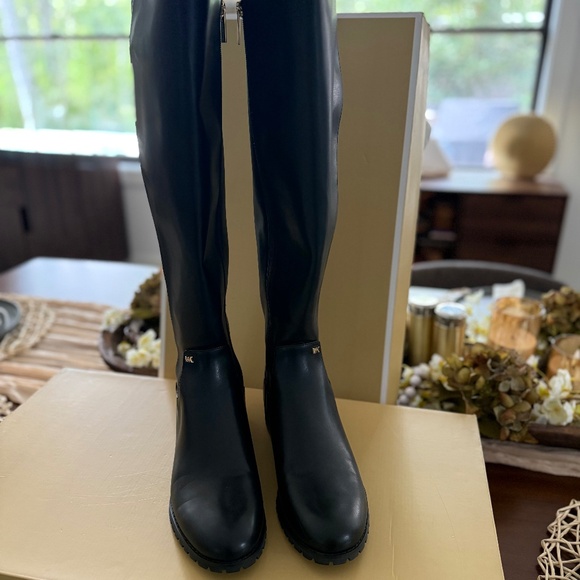 NIB Michael Kors Britt Boot Size 9 - Picture 4 of 15